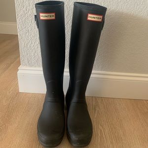 Worn a few times in rain/mud. Don’t wear enough, so that’s why I am selling.